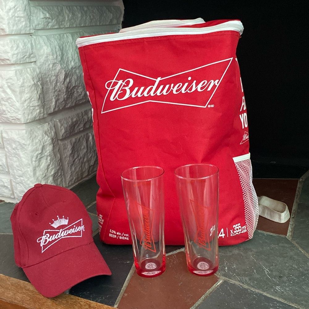 🍻Budweiser backpack cooler, ball cap and set of 2 glasses.